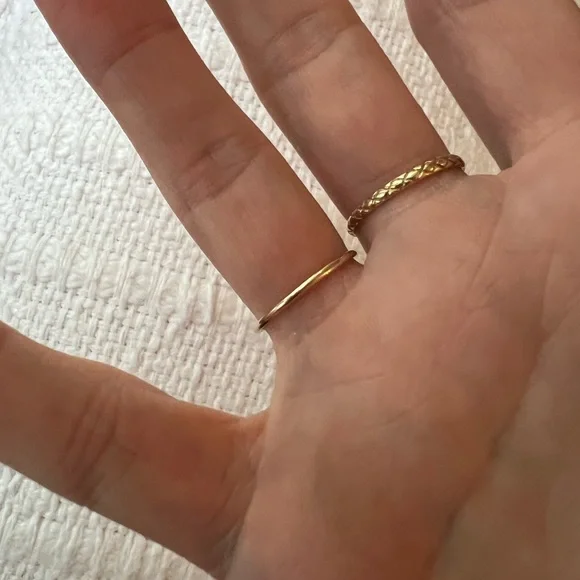 Bluboho black onyx mood ring Sz 6. Worn once. 14k yellow gold. Excellent cond’n! - Picture 5 of 10